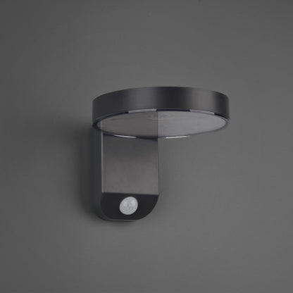 Lampe Solaire LED 9W Optonica GD3-A2 installée sur un mur gris