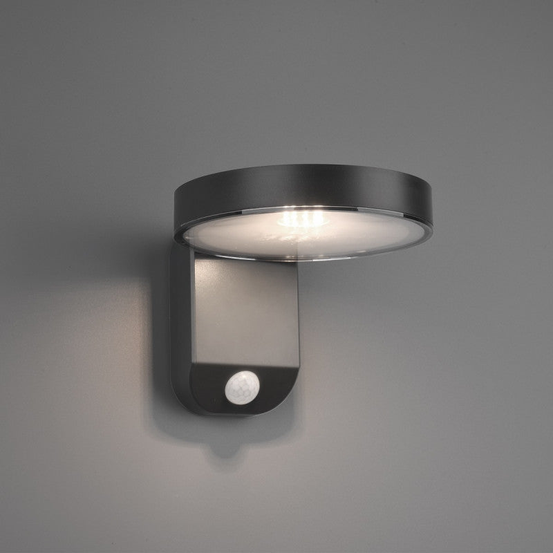 Lampe Solaire LED 9W Optonica GD3-A2 installée et allumée