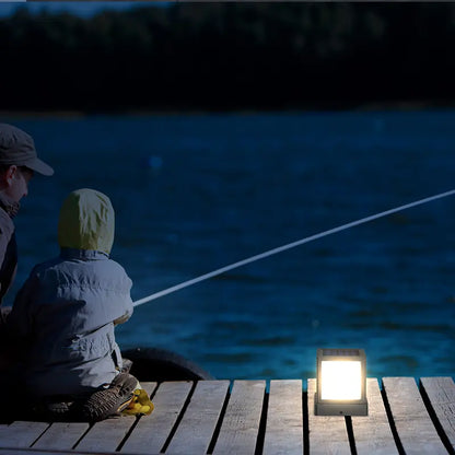Lampe solaire ESL-54 sur un ponton de peche